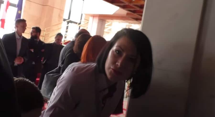 Cigániková sa pustila do novinára v parlamente: Zakomplexovaný, neúspešný šašo bez frajerky! (Video)